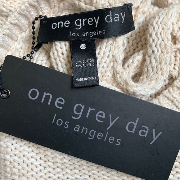 Kaitlyn Bristowe Sweater from The Bachelorette - Picture 6 of 6